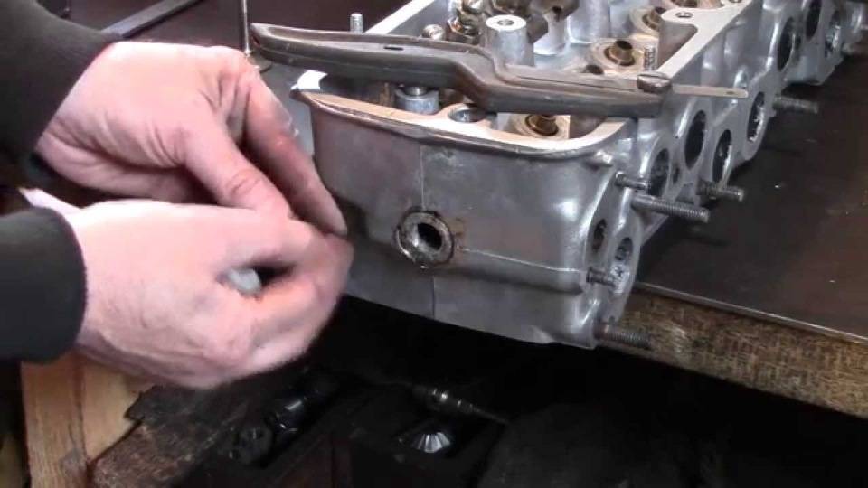 Как поменять заглушки на блоке 406 двигатель