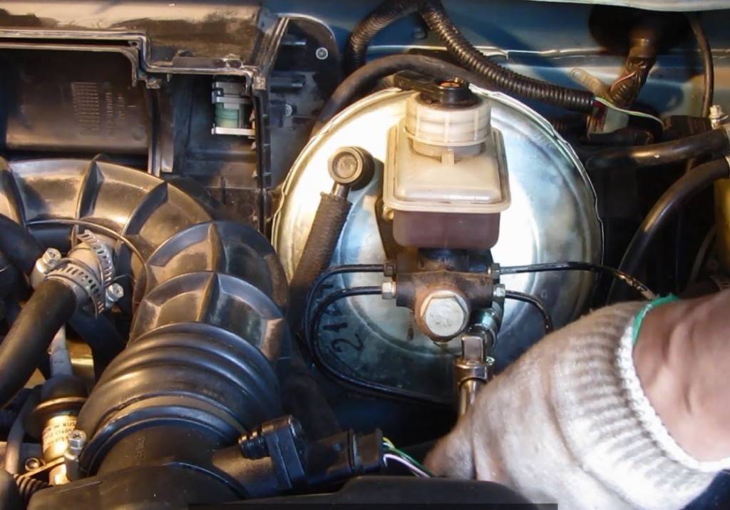 Вакуумный насос ваз 2110 влияние на работу двигателя