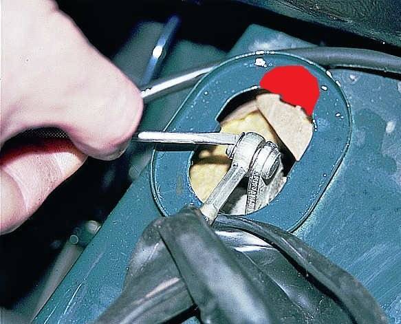 Замена троса привода сцепления, признаки неисправности, как исправить. как самостоятельно заменить и отрегулировать тросик привода сцепления. замена троса привода сцепления.