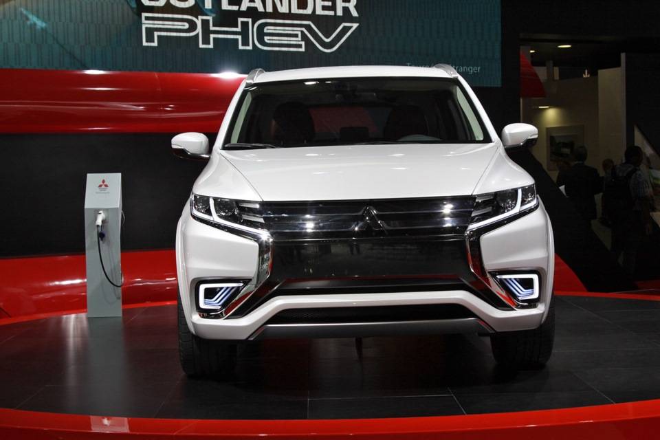Mitsubishi outlander phev 2014: кроссовер на гибридной тяге