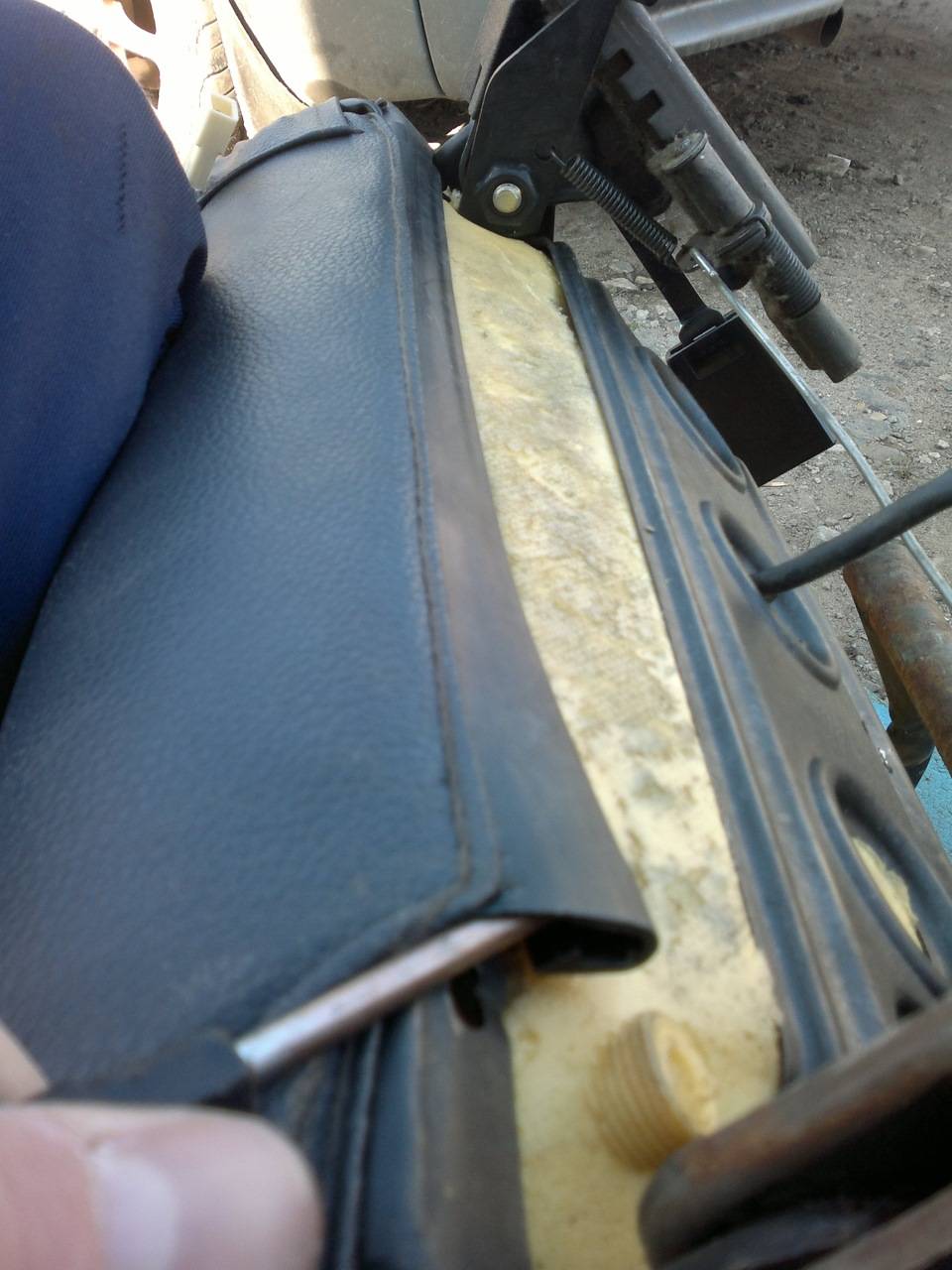 Снимаем переднее сиденье на ВАЗ-2110 своими руками