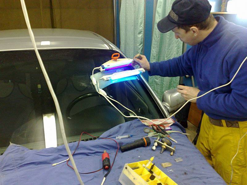 Заделать трещину на лобовом стекле - описание процесса ремонта