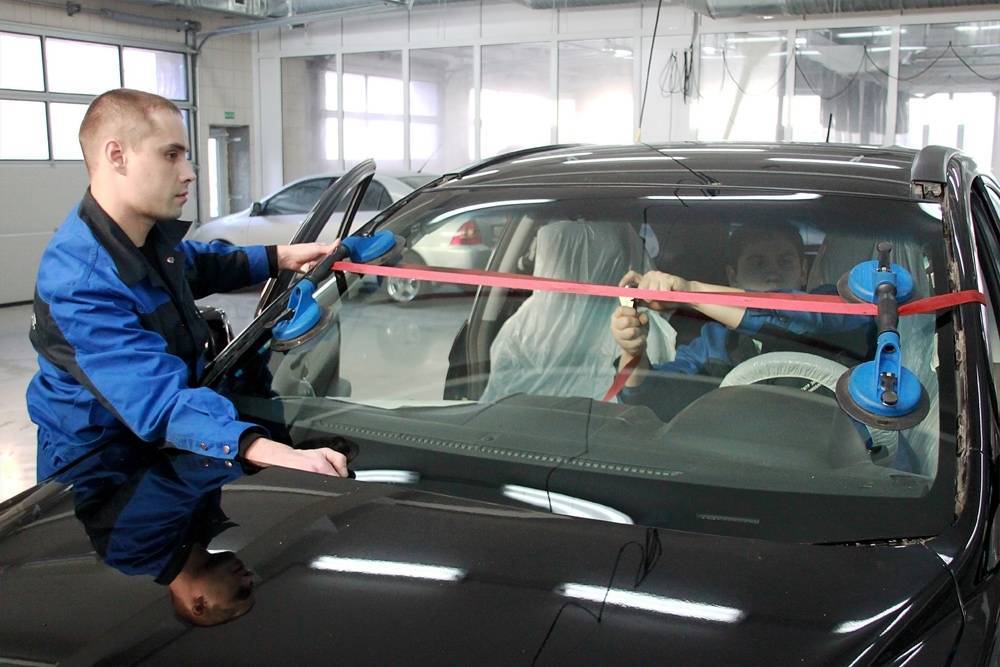 Как заменить лобовое стекло автомобиля своими руками: инструкция, советы