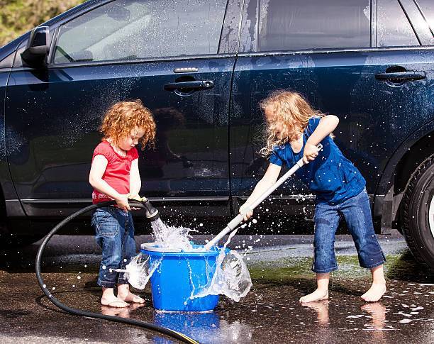 Где и как самому помыть машину без разводов