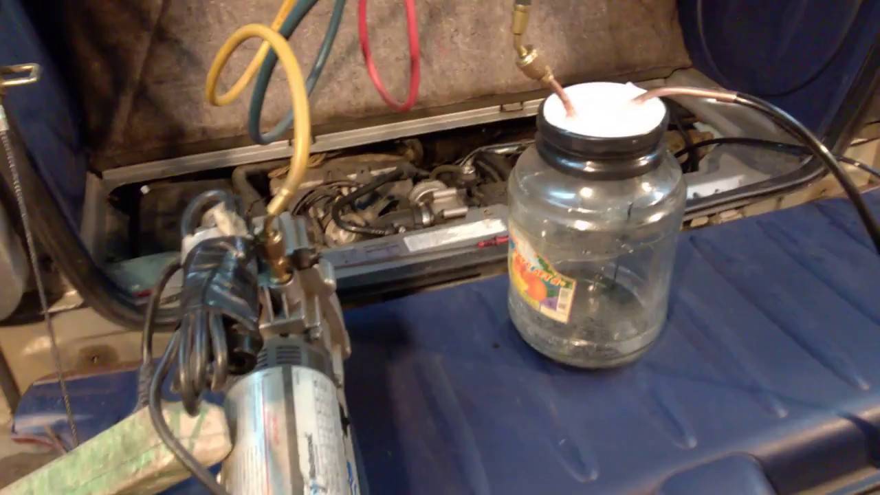 Как слить масло с двигателя, почему возникает перелив и как откачать лишнее масло?