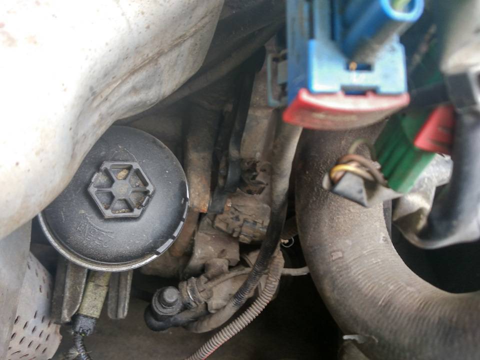 Стартер крутит, но двигатель машины не заводится: причины и методы ремонта