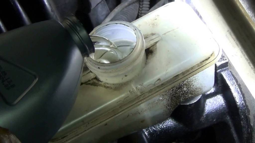 Прокачка тормозов ваз 2110 своими руками, порядок выполнения работы (видео)