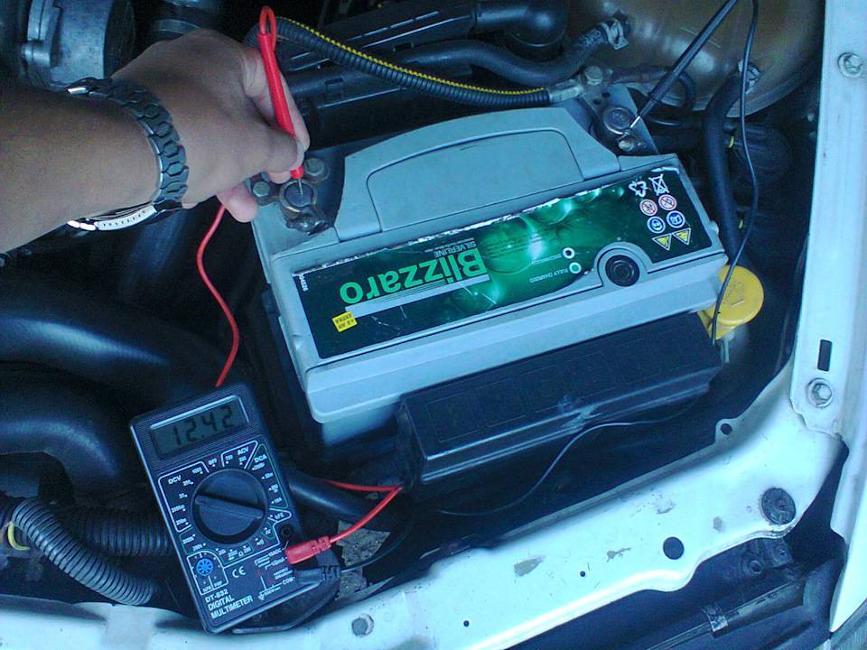 4 простых способа, как проверить заряд аккумулятора автомобиля | ????⚡автомобильные аккумуляторы