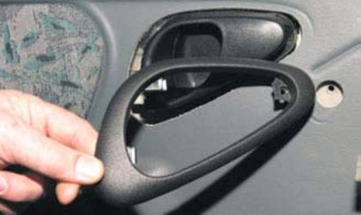 Как снять обшивку водительской двери шевроле нива? - про автозапчасти, неисправности и выбор автомобиля
