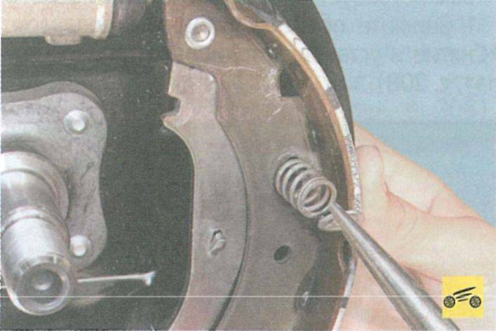 Замена колодок Рено Логан: как поменять задние и передние тормозные колодки