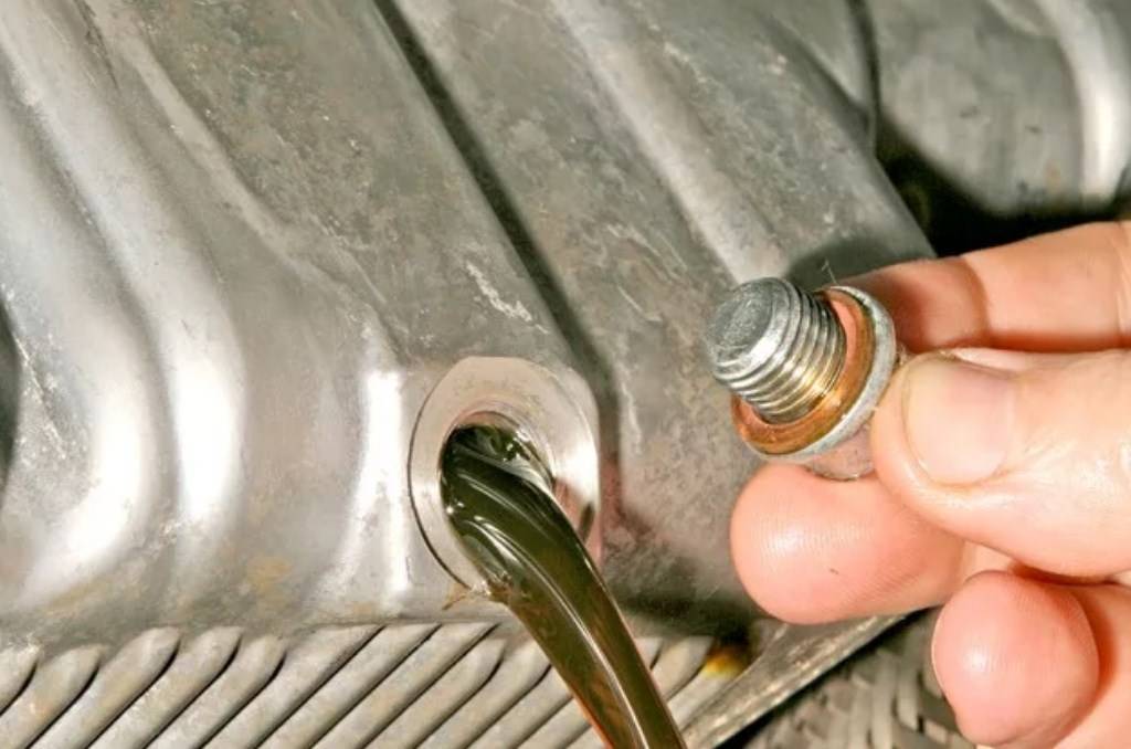 Экспресс замена моторного масла в машине: особенности, плюсы и минусы
