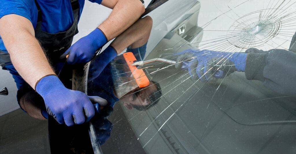 Как убрать трещину на лобовом стекле машины