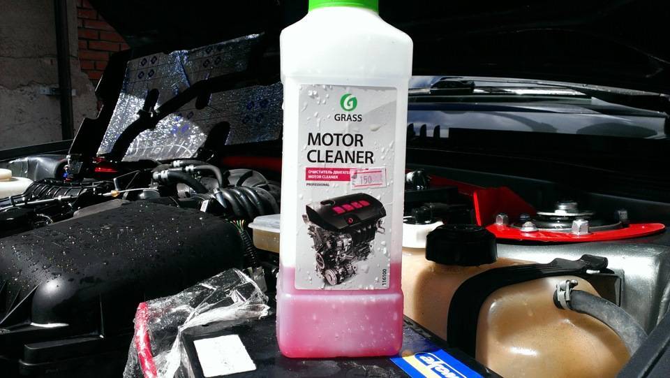 Самые эффективные средства для мытья двигателя автомобиля