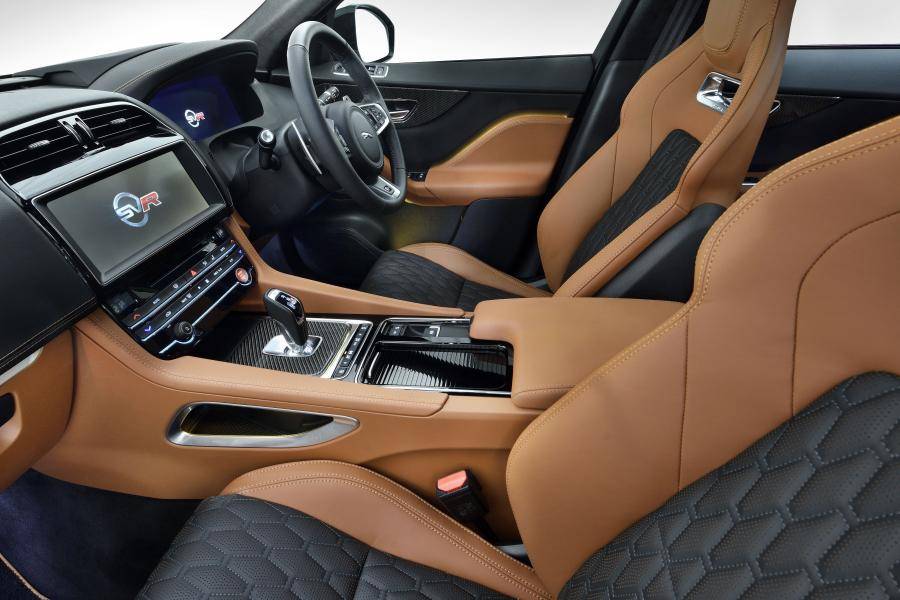 Jaguar F-Pace — компактный внедорожник с философией комфорта