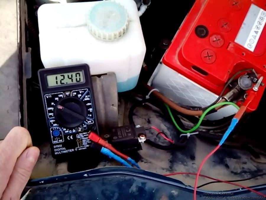 Нормальное напряжение разряженного и заряженного аккумулятора авто при разных режимах и состоянии акб