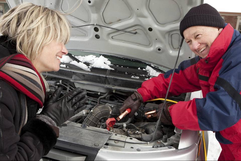Как легко запустить двигатель автомобиля в сильный мороз?