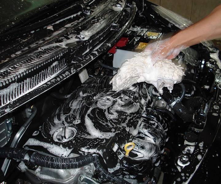 Как помыть двигатель автомобиля самостоятельно в домашних условиях