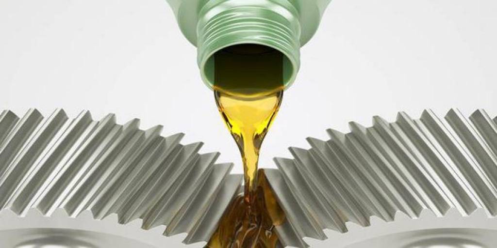 Трансмиссионные масла используются. Oil 75w90. 75w90 Synthetic. Шестеренки в масле. Синтетическая смазка.