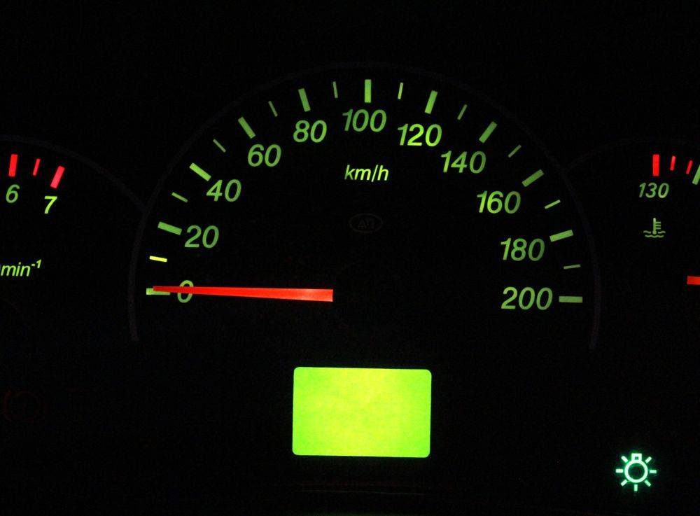 Проблемы с датчиком скорости и распиновка разъема датчика скорости.