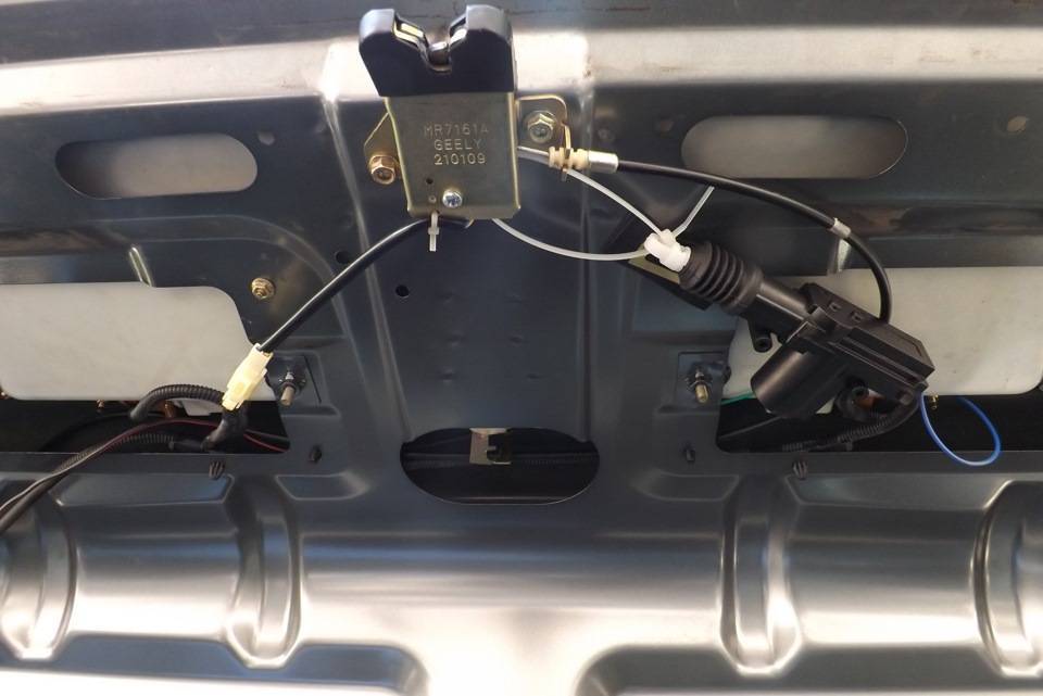 Электропривод задней двери багажника своими руками